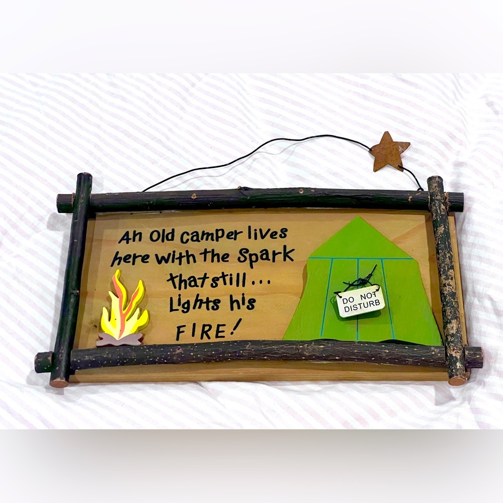 Primitive An Old Camper Lives Here Wooden Sign